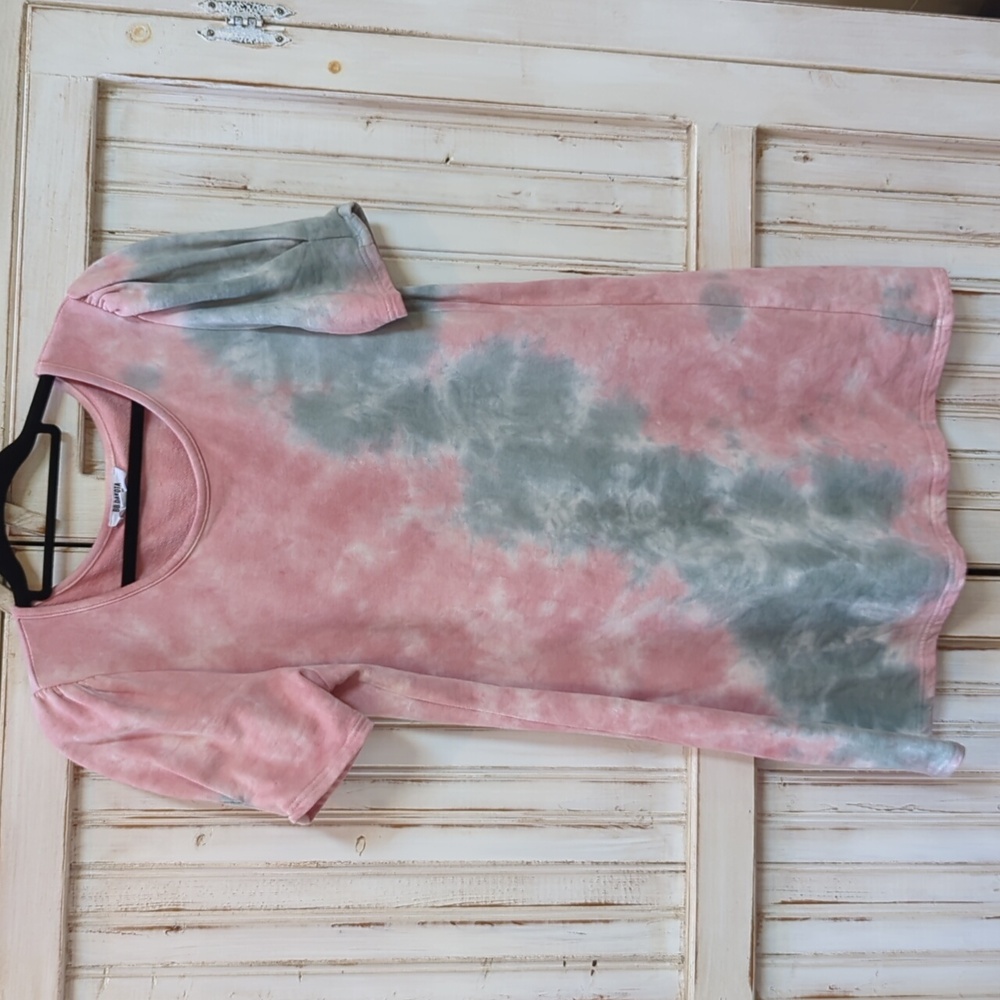 BB Dakota tie dye mini dress with puffed sleeves. Large